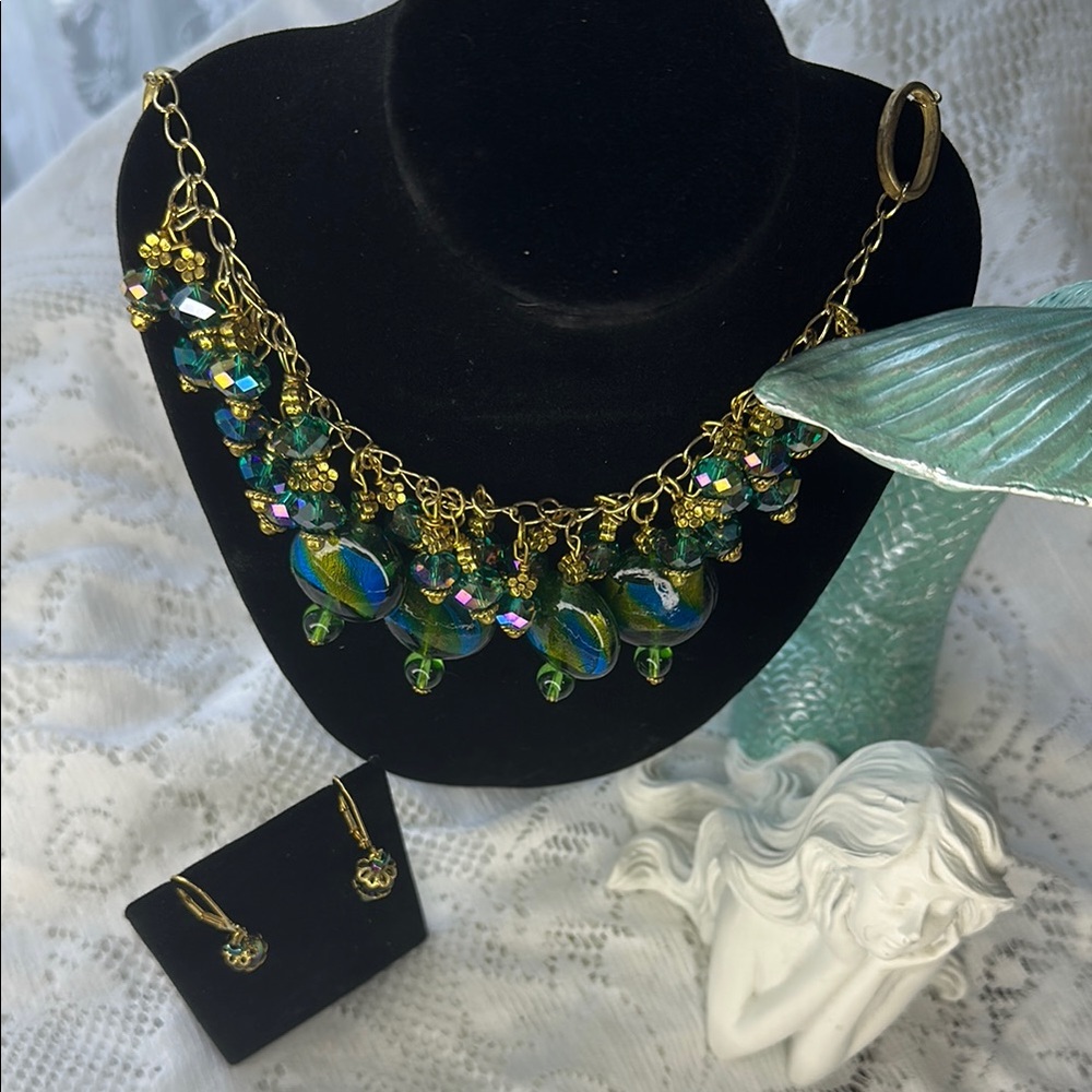 Elegant Gold and Green Necklace Set